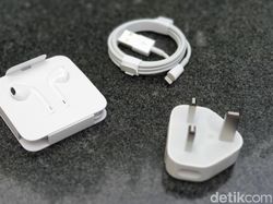 Unboxing iPhone XR Warna Biru yang Menggoda