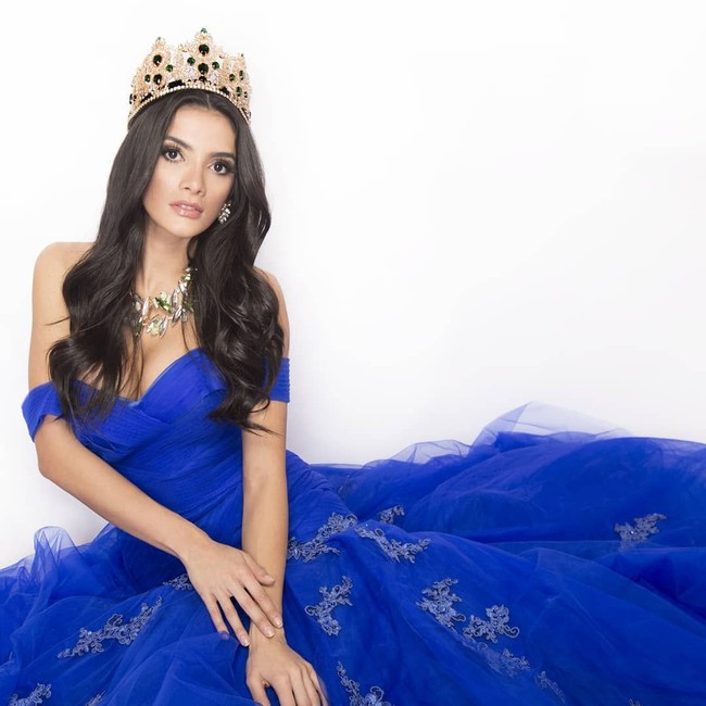 “Aku tidak suka berpesta di malam hari atau pergi ke disko. Aku juga tidak merokok atau minum alkohol. Hanya segelas wine kadang-kadang,” tulis Miss Grand International 2018 Clara Sosa mengenai dirinya. Foto: Instagram @missgrandparaguay