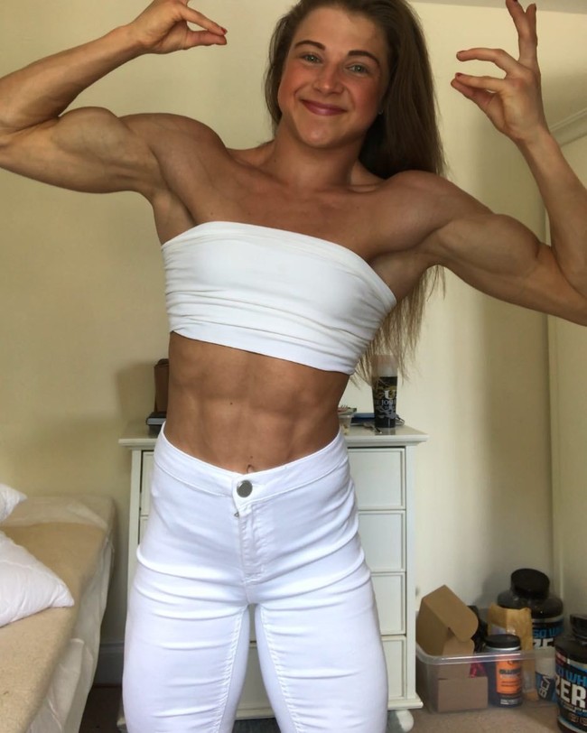 Wanita yang juga dijuluki Barbie kekar ini mengungkapkan jika binaraga memberinya cara untuk tetap mengendalikan tubuh dengan cara yang sehat. Ia pun berharap kisahnya bisa menginspirasi orang lain yang berjuang dengan gangguan makan. Foto: Instagram