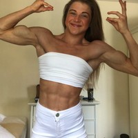 Wanita yang juga dijuluki Barbie kekar ini mengungkapkan jika binaraga memberinya cara untuk tetap mengendalikan tubuh dengan cara yang sehat. Ia pun berharap kisahnya bisa menginspirasi orang lain yang berjuang dengan gangguan makan. Foto: Instagram