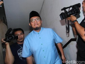 Dahnil Anzar Mencari Pemilik Lama Vespa Tuanya