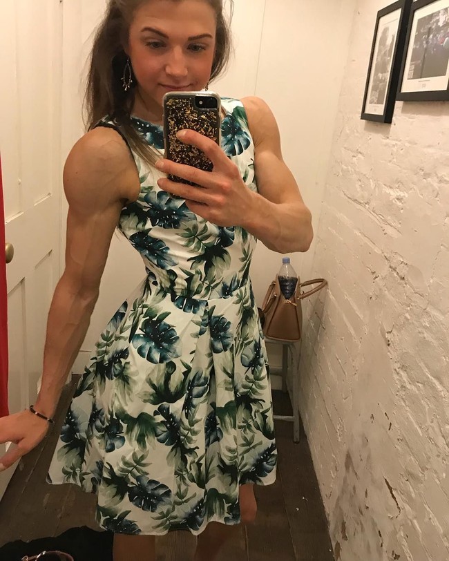 Setelah mendapat perawatan selama satu tahun, wanita berusia 20 tahun ini berhasil mendapatkan cukup berat badan. Hingga akhirnya ia bertemu dengan Rob Reinaldo, seorang pelatih binaraga yang mengubah hidupnya. Foto: Instagram