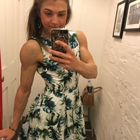 Setelah mendapat perawatan selama satu tahun, wanita berusia 20 tahun ini berhasil mendapatkan cukup berat badan. Hingga akhirnya ia bertemu dengan Rob Reinaldo, seorang pelatih binaraga yang mengubah hidupnya. Foto: Instagram