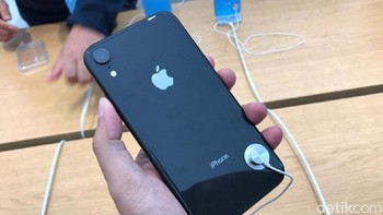 Berlapis kaca warna hitamnya memberi kesan elegan. (Foto: detikINET/Adi Fida Rahman)