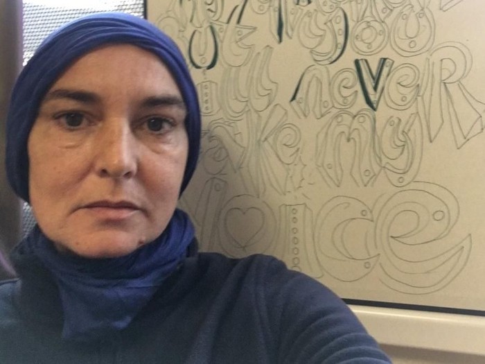Sinead OConnor mantap berhijab
