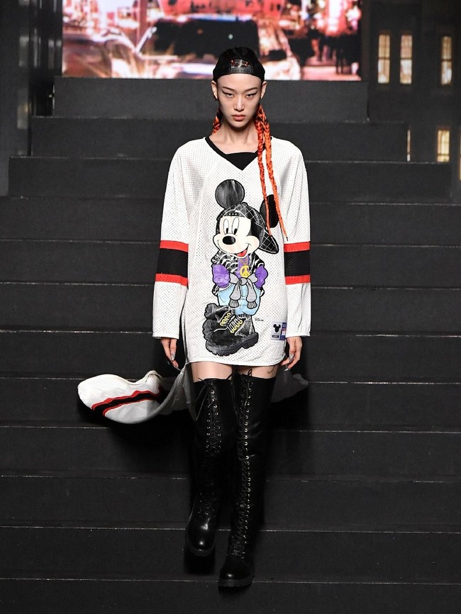 Koleksi kolaborasi terbaru ini terinspirasi dari banyak aspek. Mulai dari Disney, budaya hip hop hingga MTV. (Foto: Getty Images)