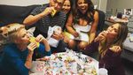 Serunya Momen Kulineran Vilailuck Teigen Bareng Chrissy dan John Legend