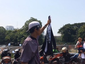 Penjual Atribut Panen Rezeki di Aksi Bela Tauhid