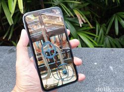Unboxing iPhone XR Warna Biru yang Menggoda