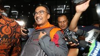 Gatot Rachmanto ikut ditahan KPK lantaran tertangkap tangan menyuap Bupati Cirebon, Sunjaya Purwadisastra.