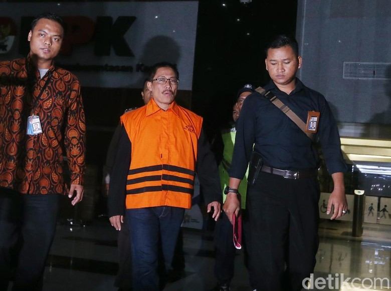 Pengacara Tantang KPK Buktikan Pencucian Uang Eks Bupati Cirebon Pengacara Tantang KPK Buktikan Pencucian Uang Eks Bupati Cirebon