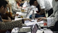Peserta melakukan registrasi ulang.