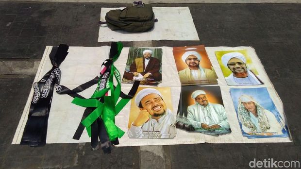 Pedagang atribut berkalimat tauhid di seputar Istiqlal