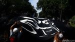 Penampakan Bendera Tauhid Raksasa di Depan Kemenko Polhukam