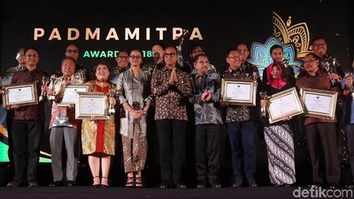 Mensos Beri Penghargaan Kepada 21 Perusahaan Terkait CSR
