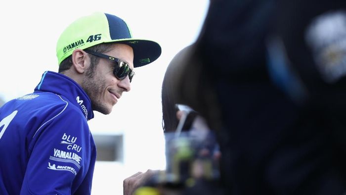 Valentino Rossi antusias dengan kiprah timnya, Sky Racing VR46, di Moto2 dan Moto3 2019. (Foto: Robert Cianflone/Getty Images) Valentino Rossi antusias dengan kiprah timnya, Sky Racing VR46, di Moto2 dan Moto3 2019. (Foto: Robert Cianflone/Getty Images)