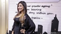 Akibat hal tersebut aktris berusia 37 tahun itupun dituduh sebagai orang ketiga di pernikahan Zack Lee.