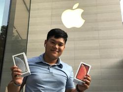 Penampakan Antrean iPhone XR yang Menyedihkan