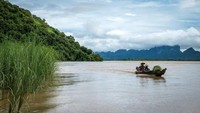 Sumber utama emas Kota Mandalay, Myanmar ada di dasar Sungai Irrawaddy dan Chindwin. Orang-orang lokal masih mencarinya secara tradisional meski sudah ada teknologi modern (Vivien Cumming/BBC Travel)