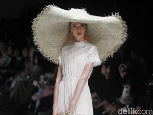 Cantiknya 25 Koleksi Barli Asmara yang Terinspirasi Romantisme Paris