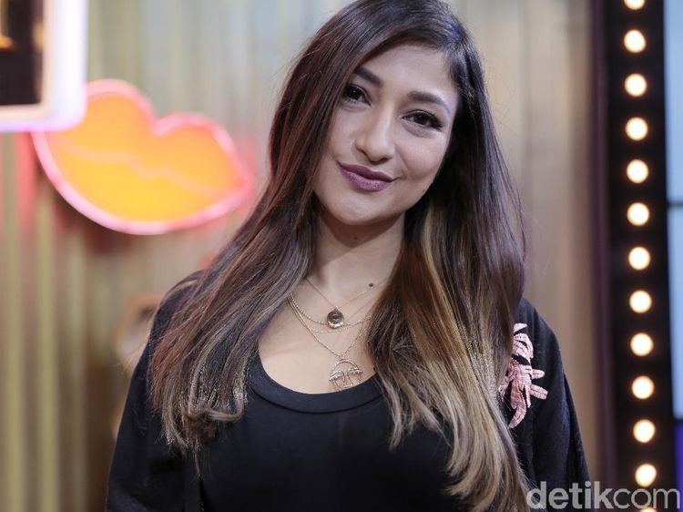 Dear Zack Lee, Rahma Azhari Makin Seksi Nih!