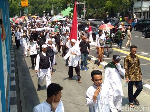 Massa Aksi Bela Tauhid di Istiqlal Long March ke Patung Kuda
