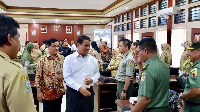 Dirjen Peternakan dan Kesehatan Hewan I Ketut Diarmita berbatik cokelat/Foto: Dok Kementan Dirjen Peternakan dan Kesehatan Hewan I Ketut Diarmita berbatik cokelat/Foto: Dok Kementan