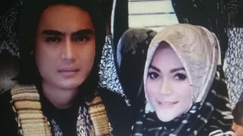 Charly Van Houten dan Regina Dipastikan Hadir di Sidang Lanjutan Cerai Charly Van Houten dan Regina Dipastikan Hadir di Sidang Lanjutan Cerai
