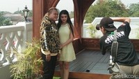 Namun beberapa kabar menyebutkan Sule gencar mendekati Suci usai tampil di video klip tersebut. Dok. Ist