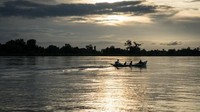 Ada lebih dari 700 kuil emas di bukit-bukit sekitar Mandalay yang dapat dilihat dari Sungai Irrawaddy. Di sekitar Kota Bagan, di sepanjang aliran sungai, ada sisa 2.200 kuil dan pagoda (Vivien Cumming/BBC Travel) Travel)
