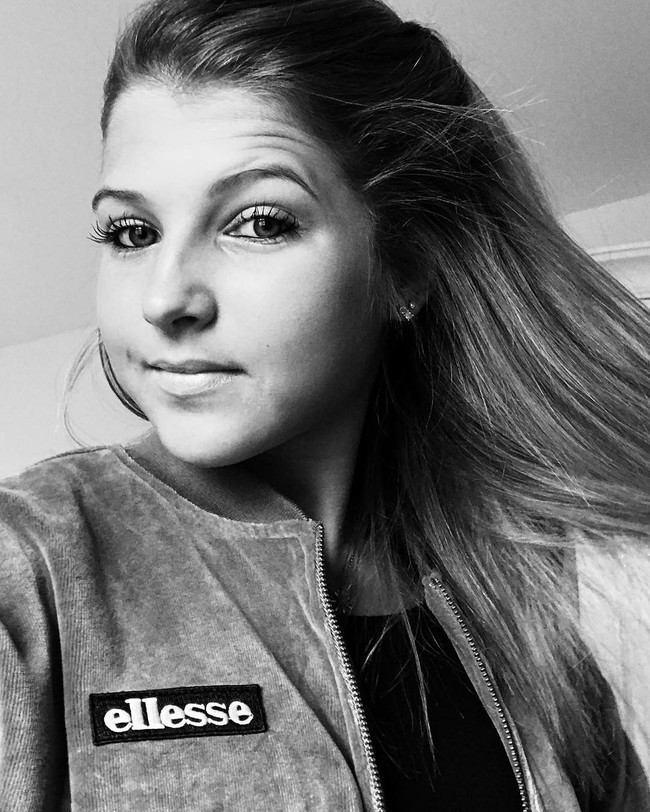 Emily Brand dari Market Deeping, Lincolnshire, mulai berjuang dengan berat badannya dan mengalami gangguan makan pada usia 11 tahun setelah dibully di sekolah. Foto: Instagram