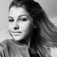 Emily Brand dari Market Deeping, Lincolnshire, mulai berjuang dengan berat badannya dan mengalami gangguan makan pada usia 11 tahun setelah dibully di sekolah. Foto: Instagram