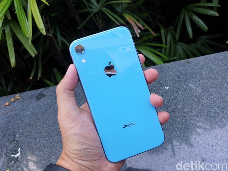 Unboxing iPhone XR Warna Biru yang Menggoda - Foto 3