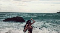 Main ke pantai dulu di Brasil (_clarasosa/Instagram)