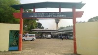 Proses kremasi dilakukakan di Krematorium Sampurna Komplek TPU Talang Kerikil, Kemuning, Palembang. Terlihat perwakilan keluarga dari pihak Fransiskus (45) dan Margareth (43).