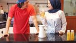 10 Momen Kulineran Asyik Ala Dewi Melky, Istri Pelawak yang Kece