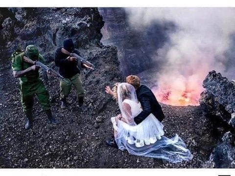 Foto Pernikahan dengan Warga Lokal Afrika Viral, Bule Ini Picu Kontroversi