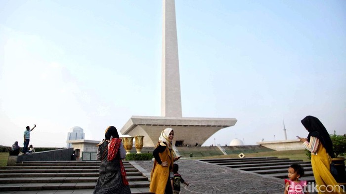 Jakarta memiliki banyak destinasi wisata menarik dengan berbagai macam pilihan. Salah satunya yang menjadi ikon pariwisata ibukota adalah Tugu Monas.