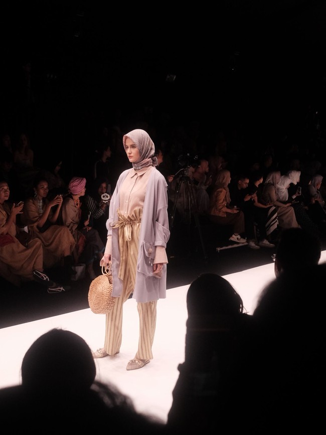 Warna-warna mint, dusty pink, dan khaki juga tampak manis. Di koleksinya kali ini, Ria pun mengenalkan corak baru yang terinspirasi dari kota Seoul. Foto: Silmia Putri/Wolipop