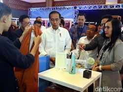 Aksi Jokowi di IdeaFest 2018, Beli Jaket Hingga Main Games