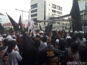 Massa Demo Markas GP Ansor Minta Banser Dibubarkan