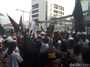 Massa Demo Markas GP Ansor Minta Banser Dibubarkan