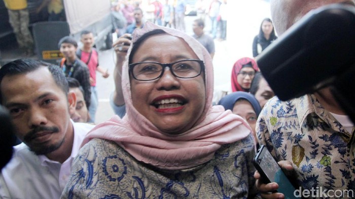 Wakil Ketua BPN Prabowo Subianto-Sandiaga Uno, Nanik S Deyang datangi Polda Metro Jaya. Kehadirannya terkait kasus hoax penganiayaan Ratna Sarumpaet.