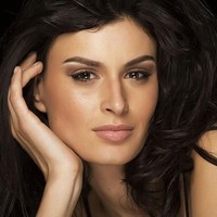 Miss Italy, Sophia Sergio juga pingsan saat bertemu gubernur di Cebu. Kedua kontestan tersebut pingsan karena cuaca di Filipina yang panas sehingga mereka mengalami dehidrasi.  Foto: dok. Miss Universe