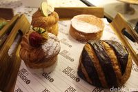 Mau Cicipi Roti dan Kopi Hangat Khas Kafe Singapura? Mampirlah ke Sini