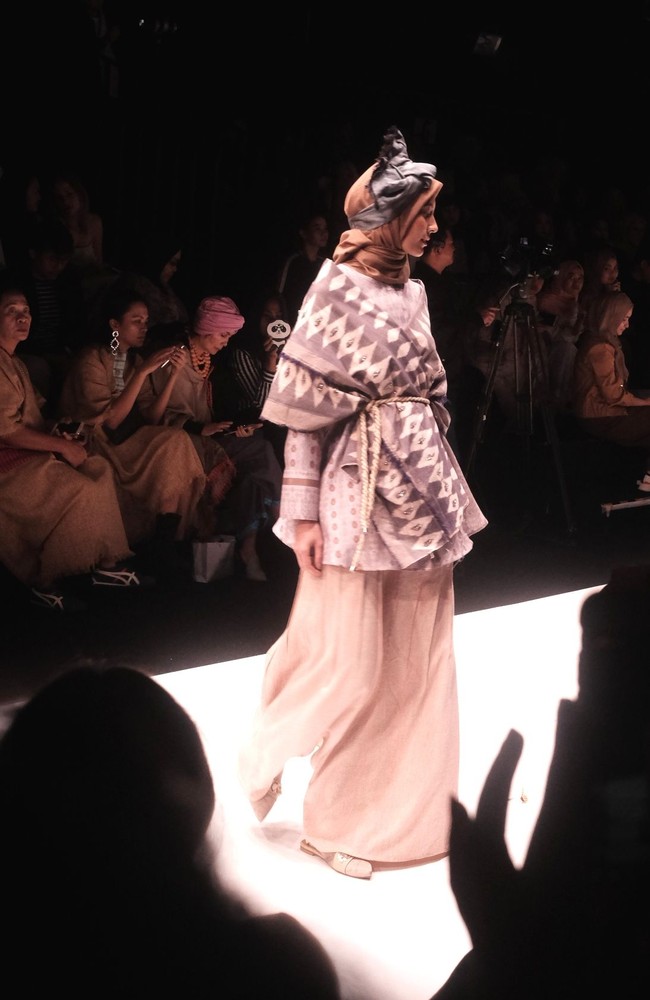 Ria Miranda bersama Wardah Instaperfect menyajikan koleksi berjudul Unstoppable You. Koleksinya terinspirasi dari keindahan kota Seoul. Foto: Silmia Putri/Wolipop