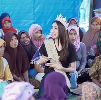 Pada babak top 5, seluruh peserta harus melalui tahapan tanya-jawab. Nadia Purwoko pun mendapatkan pertanyaan negara mana yang akan dikunjunginya jika menjadi pemenang Miss Grand International 2018. Foto: Instagram/Facebook