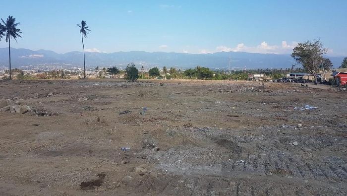 Proses perataan tanah likuifaksi di Balaroa, Palu Foto: Dok. Mabes TNI Proses perataan tanah likuifaksi di Balaroa, Palu Foto: Dok. Mabes TNI