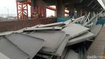 Foto: Plafon LRT Ambrol-Venue Jakabaring Rusak Diterjang Angin