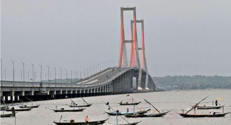 Jembatan Suramadu